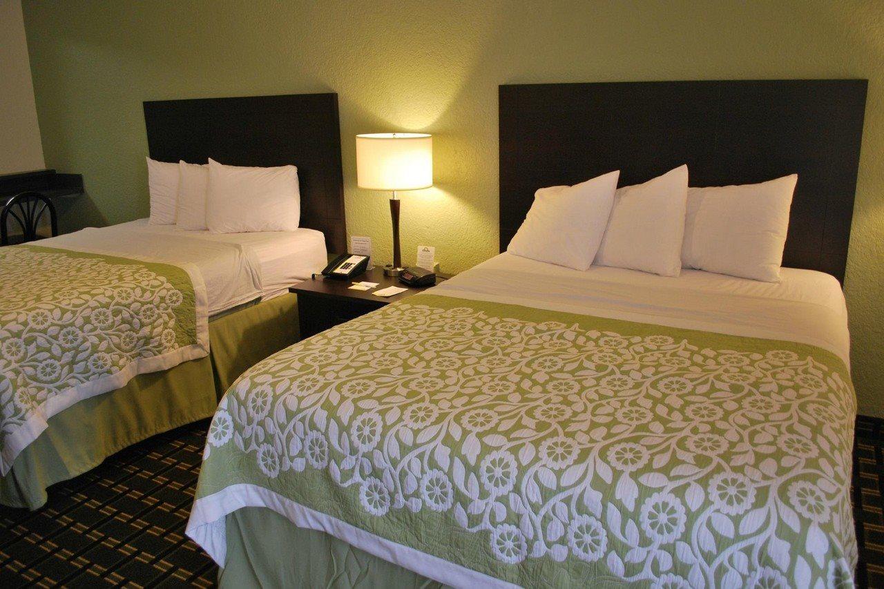 Clarion Pointe Hotel Jasper Exterior photo