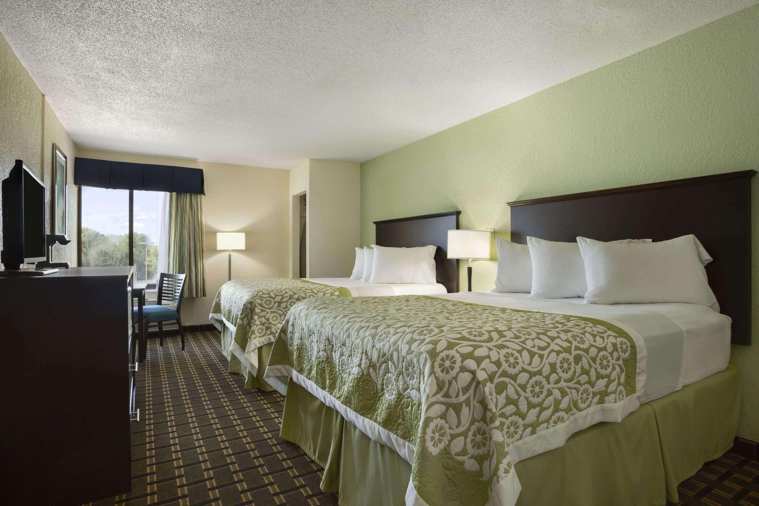 Clarion Pointe Hotel Jasper Exterior photo