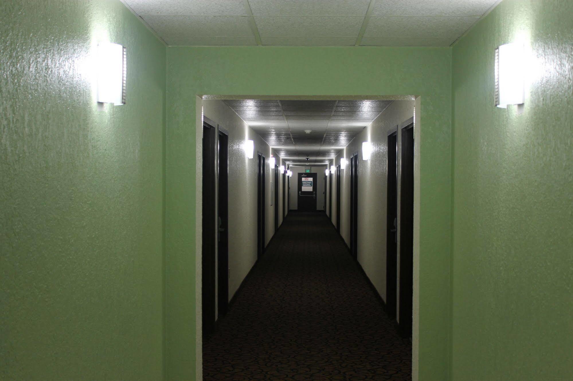 Clarion Pointe Hotel Jasper Exterior photo
